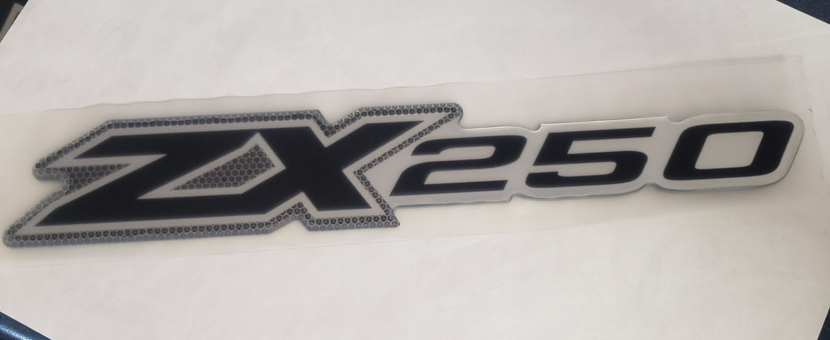 New Authentic Skeeter Emblem-ZX250-Black/Grid/Chrome