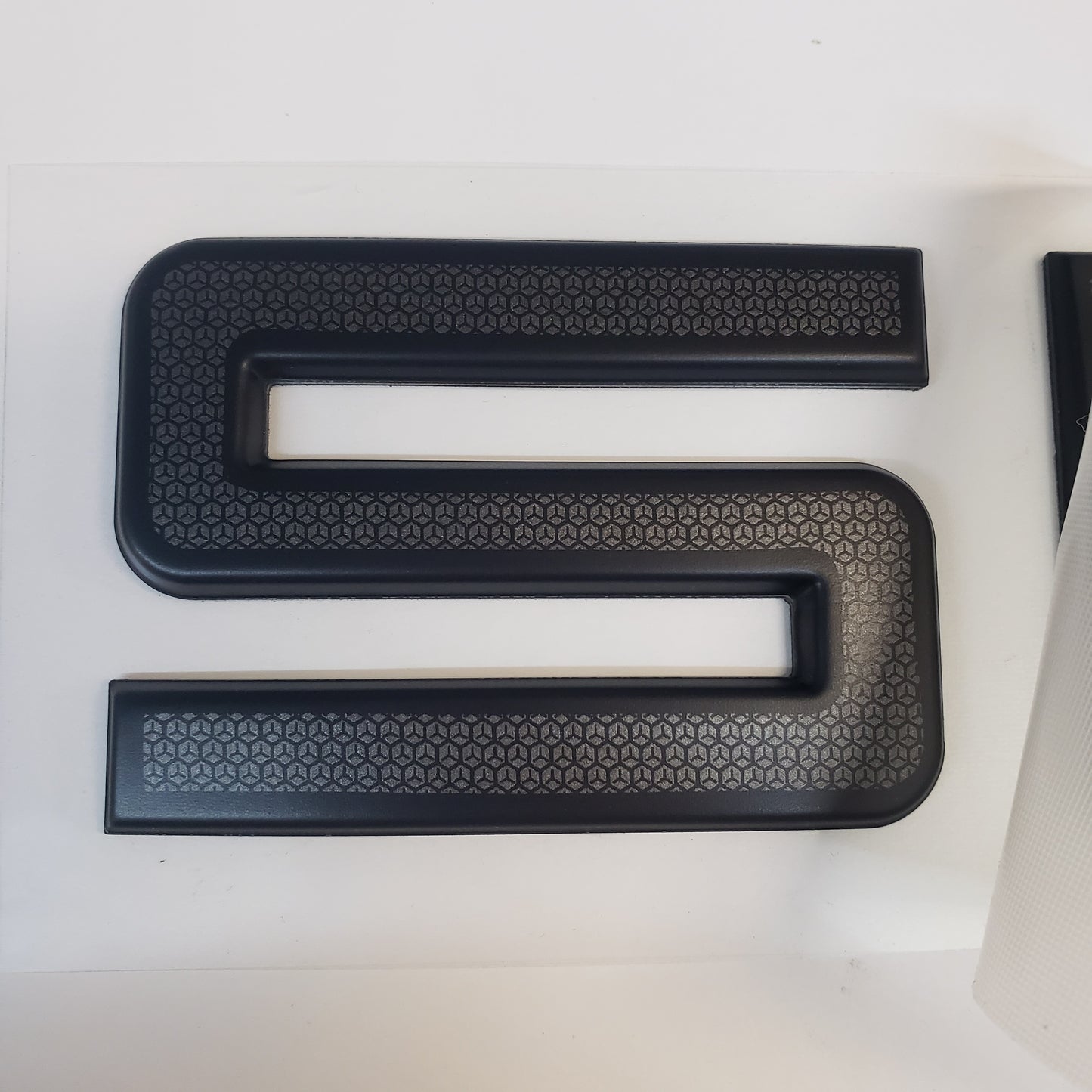 New Authentic SKEETER LG Black/Black Grid Emblem 91171629- 25" X 2 1/4"